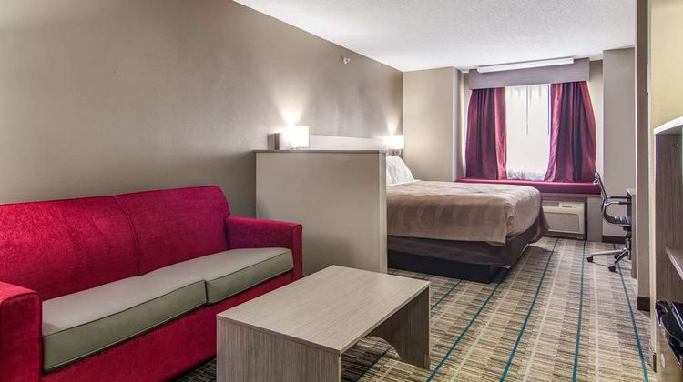 Quality Inn & Suites Grove City Suite