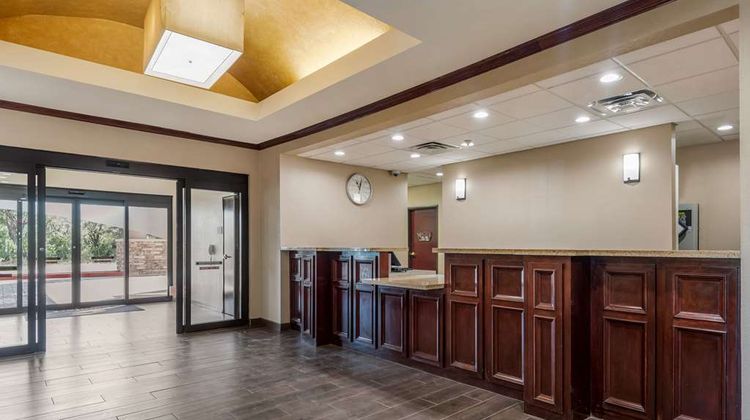 Comfort Inn & Suites Lobby