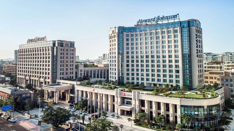 Howard Johnson by Wyndham Glory Plaza Exterior