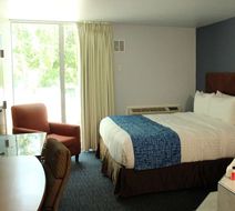 Travelodge by Wyndham Waters Edge Room