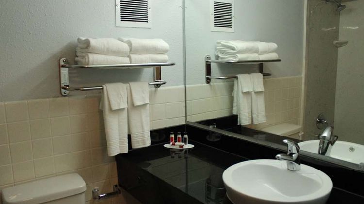 Travelodge by Wyndham Waters Edge Room