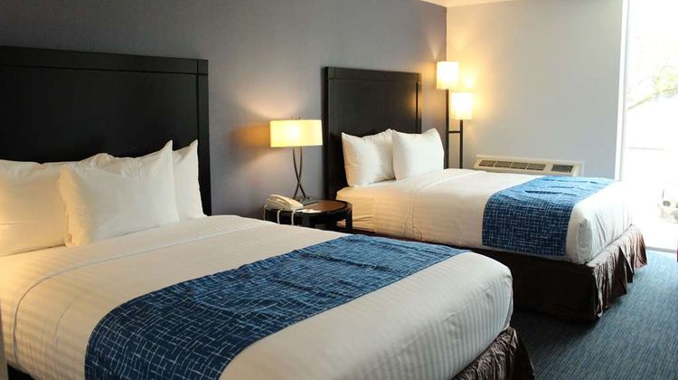 Travelodge by Wyndham Waters Edge Room
