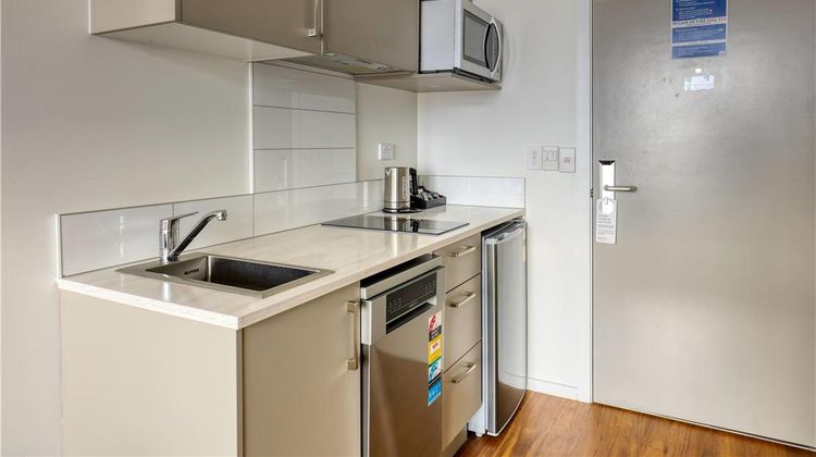 Ramada Stes by Wyndham Pacific Centre Room