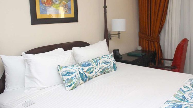 Courtleigh Hotel & Suites Suite