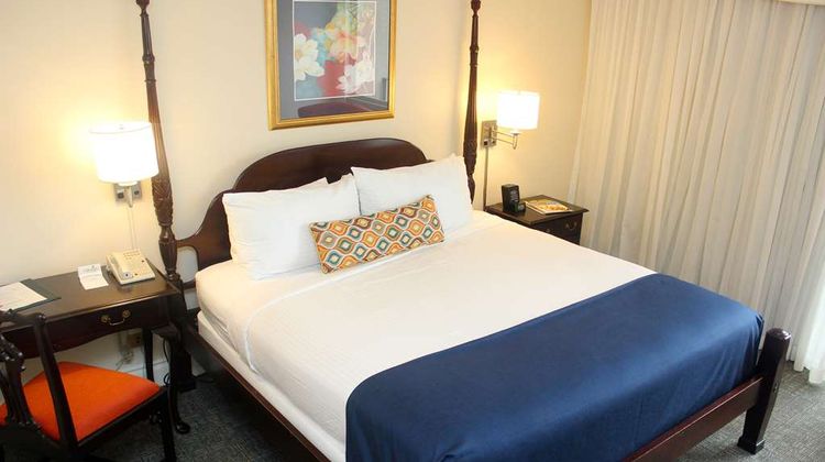 Courtleigh Hotel & Suites Suite