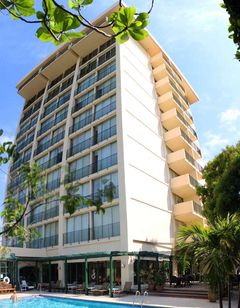 Courtleigh Hotel & Suites