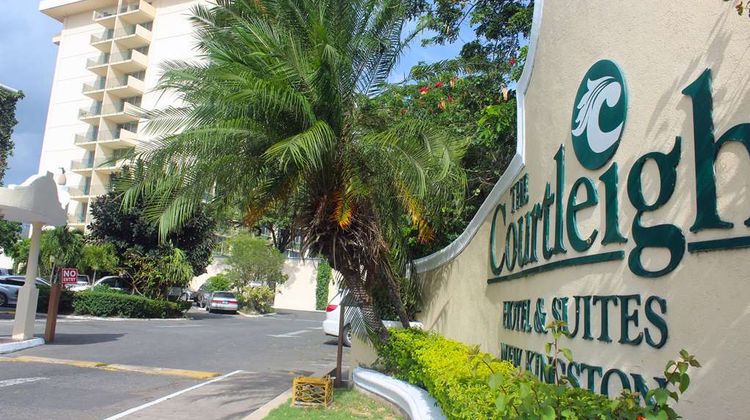 Courtleigh Hotel & Suites Exterior