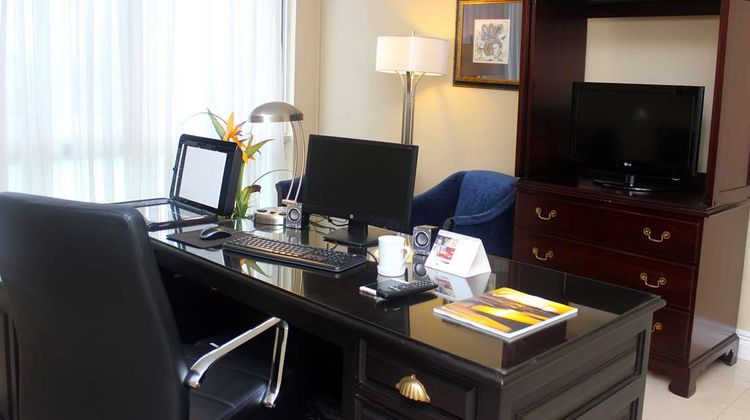 Courtleigh Hotel & Suites Suite
