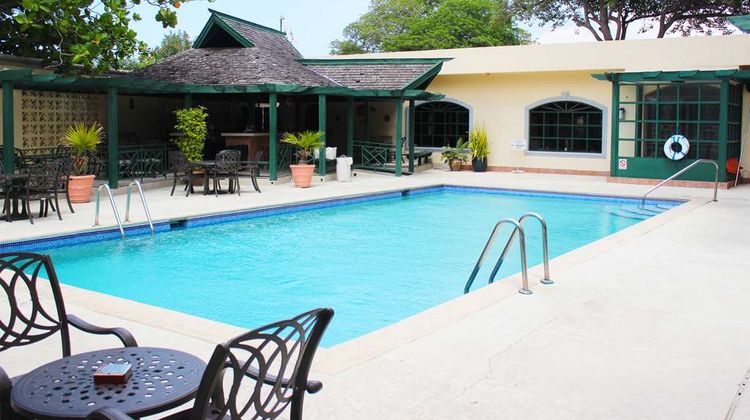 Courtleigh Hotel & Suites Pool