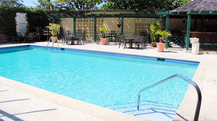 Courtleigh Hotel & Suites Pool