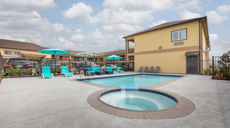 <b>Days Inn & Suites by Wyndham La Porte Pool</b>. Images powered by <a href="https://iceportal.shijigroup.com/" title="IcePortal" target="_blank">IcePortal</a>.