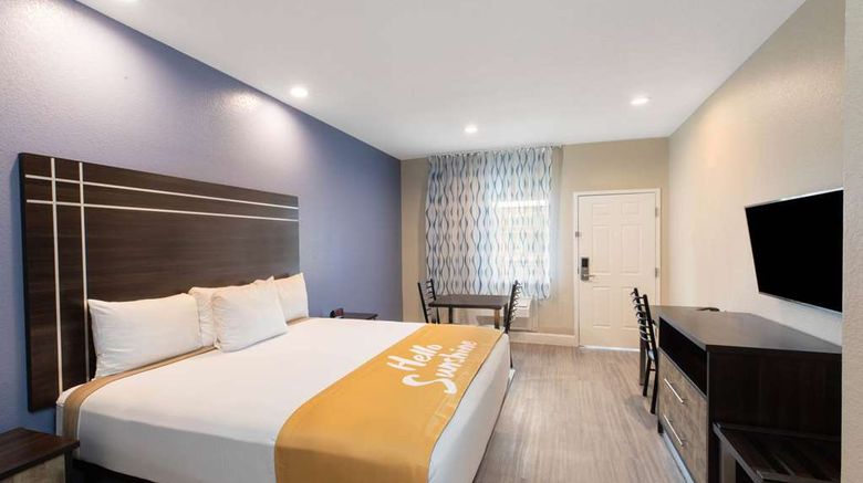 <b>Days Inn & Suites by Wyndham La Porte Suite</b>. Images powered by <a href="https://iceportal.shijigroup.com/" title="IcePortal" target="_blank">IcePortal</a>.