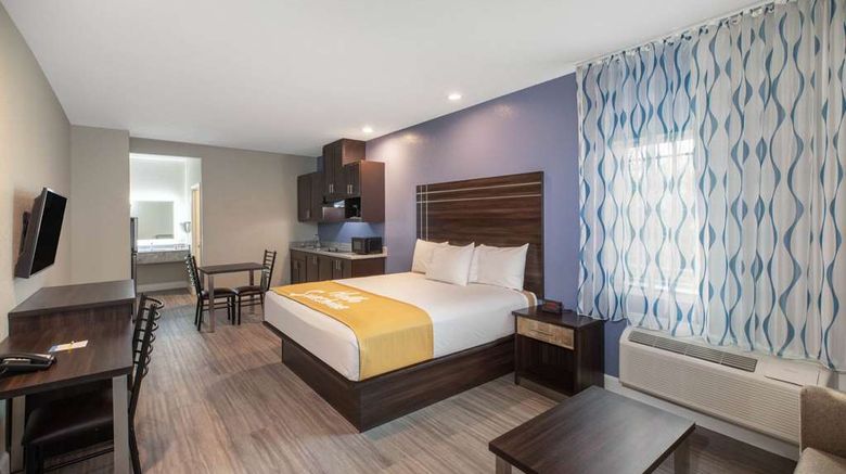 <b>Days Inn & Suites by Wyndham La Porte Suite</b>. Images powered by <a href="https://iceportal.shijigroup.com/" title="IcePortal" target="_blank">IcePortal</a>.