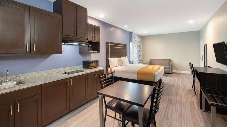 <b>Days Inn & Suites by Wyndham La Porte Suite</b>. Images powered by <a href="https://iceportal.shijigroup.com/" title="IcePortal" target="_blank">IcePortal</a>.