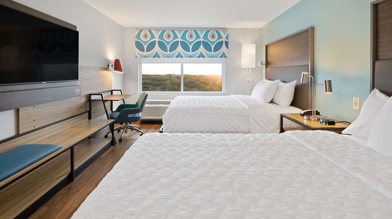 <b>Tru by Hilton Sharonville Cincinnati Room</b>. Images powered by <a href="https://iceportal.shijigroup.com/" title="IcePortal" target="_blank">IcePortal</a>.