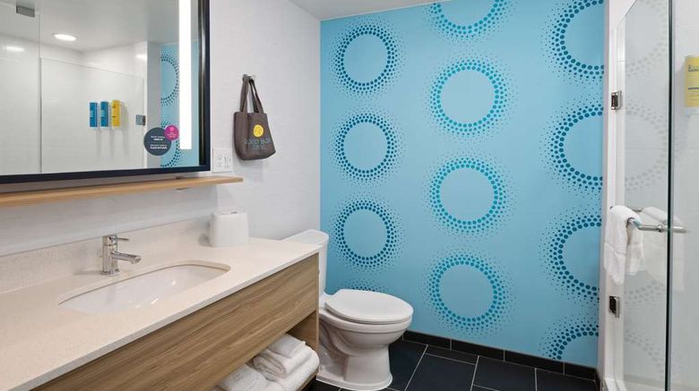 <b>Tru by Hilton Sharonville Cincinnati Room</b>. Images powered by <a href="https://iceportal.shijigroup.com/" title="IcePortal" target="_blank">IcePortal</a>.