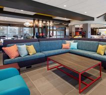 Tru by Hilton Sharonville Cincinnati Lobby