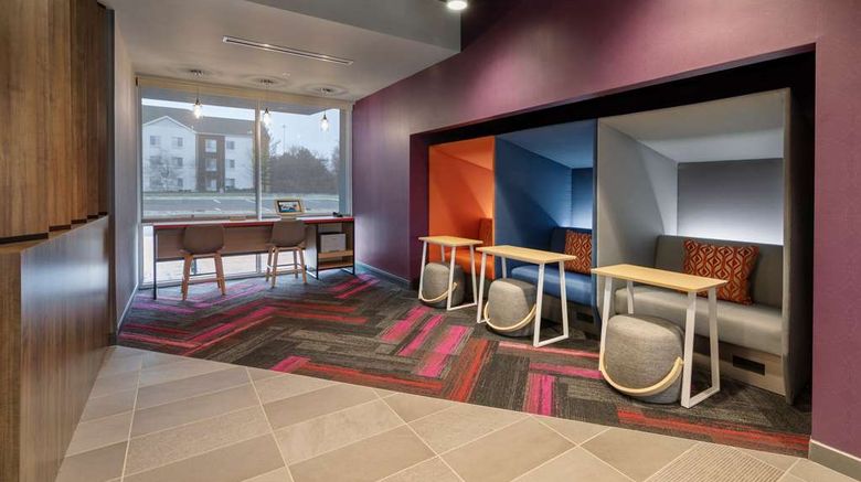 <b>Tru by Hilton Sharonville Cincinnati Lobby</b>. Images powered by <a href="https://iceportal.shijigroup.com/" title="IcePortal" target="_blank">IcePortal</a>.