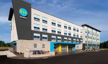 Tru by Hilton Sharonville Cincinnati