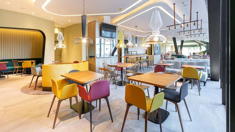 <b>Hampton by Hilton Alcobendas Madrid Lobby</b>. Images powered by <a href="https://iceportal.shijigroup.com/" title="IcePortal" target="_blank">IcePortal</a>.
