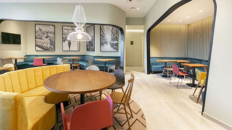 <b>Hampton by Hilton Alcobendas Madrid Lobby</b>. Images powered by <a href="https://iceportal.shijigroup.com/" title="IcePortal" target="_blank">IcePortal</a>.