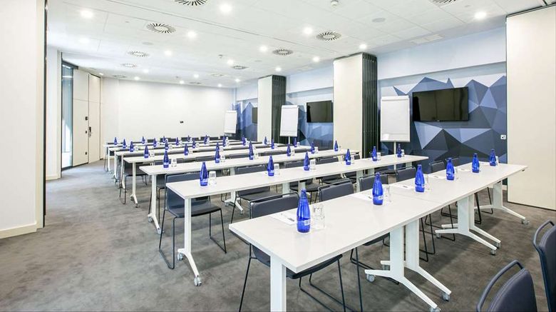 <b>Hampton by Hilton Alcobendas Madrid Meeting</b>. Images powered by <a href="https://iceportal.shijigroup.com/" title="IcePortal" target="_blank">IcePortal</a>.