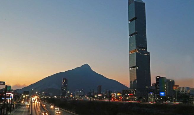 Hilton Garden Inn Monterrey Obispado Exterior
