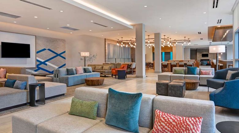 <b>Hilton Garden Inn Destin Miramar Beach Lobby</b>. Images powered by <a href="https://iceportal.shijigroup.com/" title="IcePortal" target="_blank">IcePortal</a>.