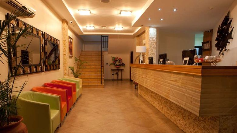 <b>Oak Plaza Hotels - East Airport Lobby</b>. Images powered by <a href="https://iceportal.shijigroup.com/" title="IcePortal" target="_blank">IcePortal</a>.