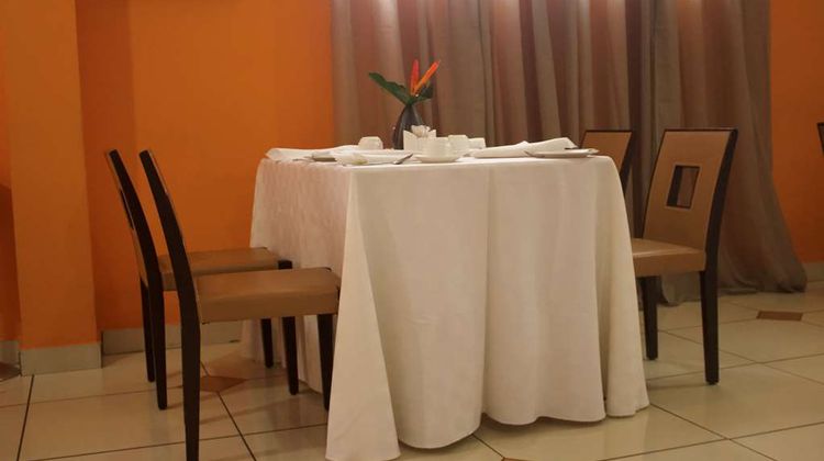 Oak Plaza Hotels - East Airport Restaurant