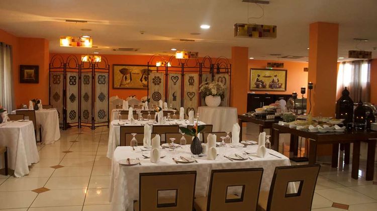 Oak Plaza Hotels - East Airport Restaurant