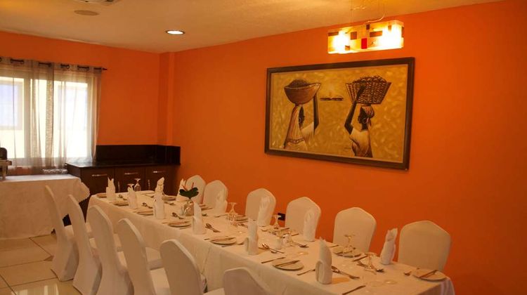 Oak Plaza Hotels - East Airport Restaurant