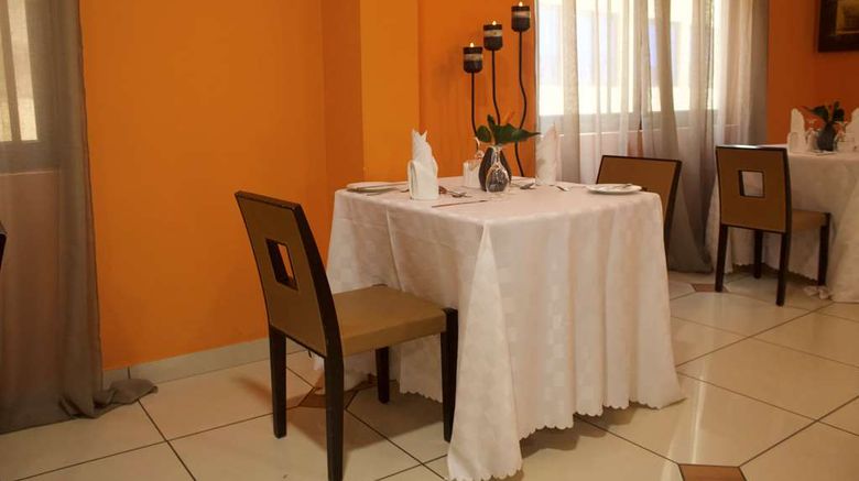 <b>Oak Plaza Hotels - East Airport Restaurant</b>. Images powered by <a href="https://iceportal.shijigroup.com/" title="IcePortal" target="_blank">IcePortal</a>.