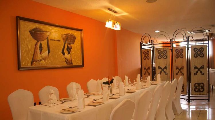 Oak Plaza Hotels - East Airport Restaurant