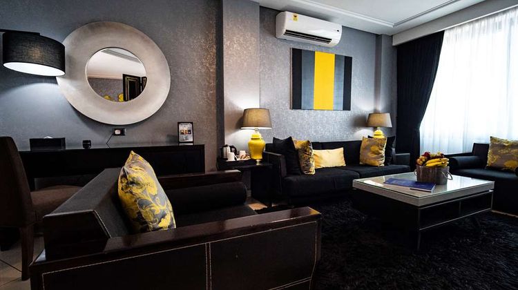 Oak Plaza Hotels - East Airport Room