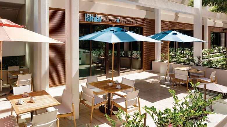 <b>Halepuna Waikiki by Halekulani Restaurant</b>. Images powered by <a href="https://iceportal.shijigroup.com/" title="IcePortal" target="_blank">IcePortal</a>.