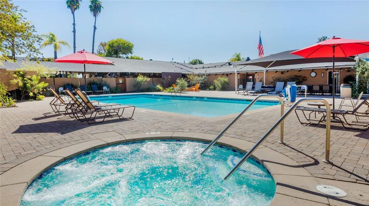 Carlton Oaks Lodge, Ascend Hotel Col Pool