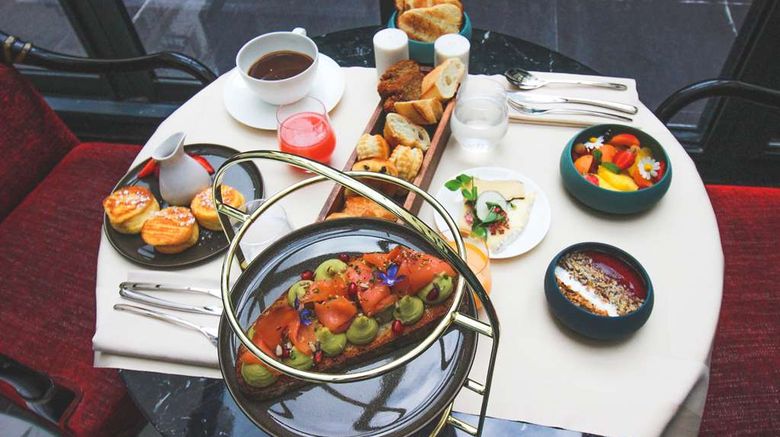 <b>Paris j'Adore Hotel & Spa Restaurant</b>. Images powered by <a href="https://iceportal.shijigroup.com/" title="IcePortal" target="_blank">IcePortal</a>.