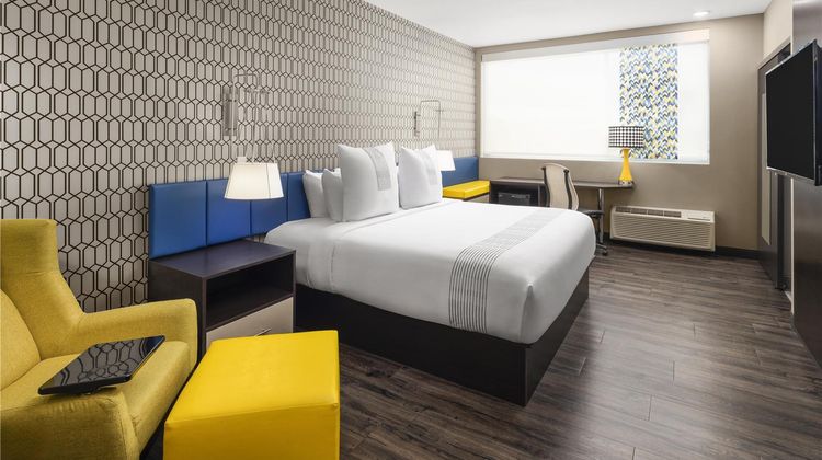 GLo Best Western Dawley Farms Room