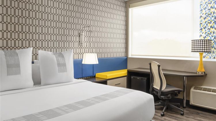 GLo Best Western Dawley Farms Room
