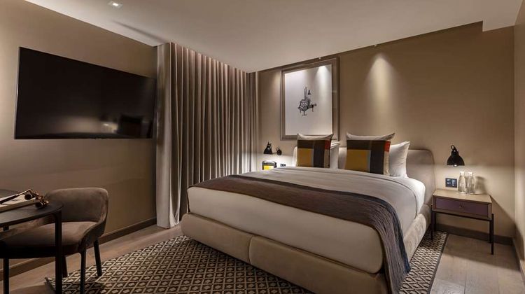 The Londoner Suite