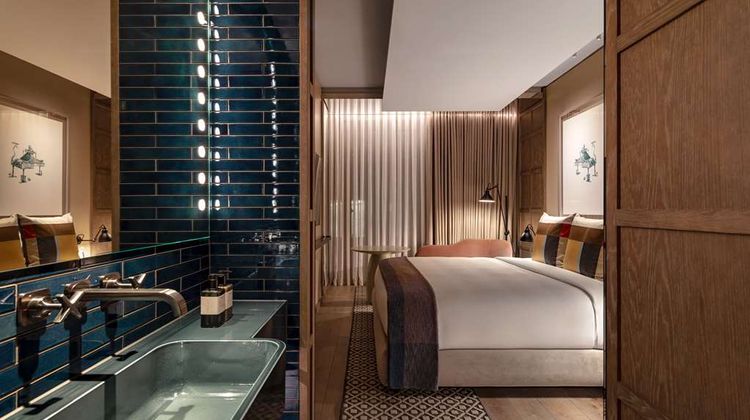 The Londoner Room