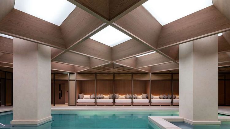 The Londoner Pool