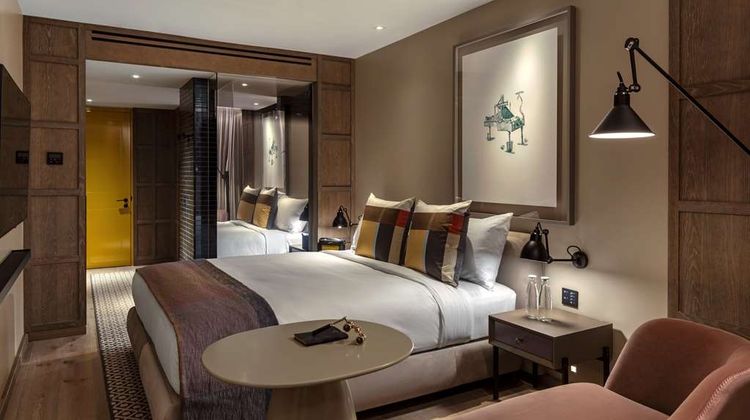 The Londoner Room