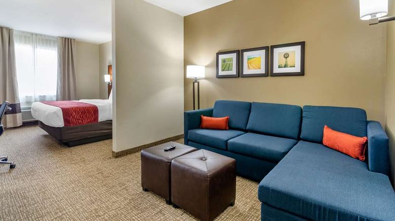 <b>Comfort Inn & Suites Salina North Suite</b>. Images powered by <a href="https://iceportal.shijigroup.com/" title="IcePortal" target="_blank">IcePortal</a>.