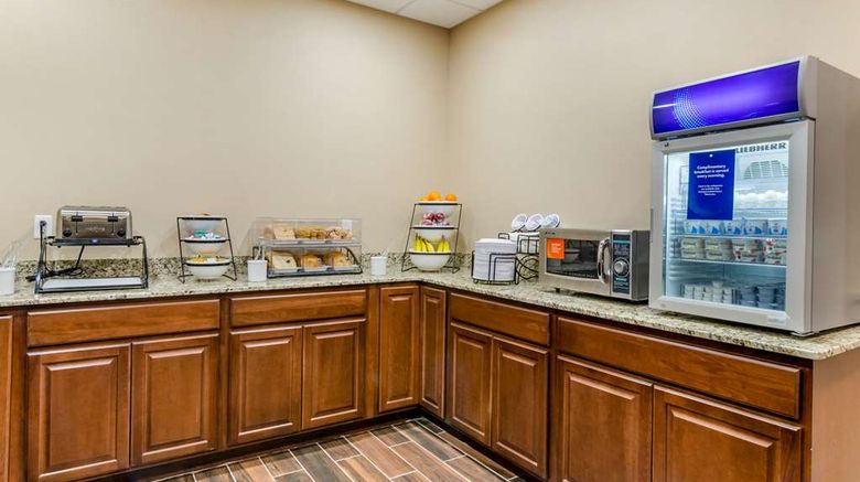 <b>Comfort Inn & Suites Salina North Restaurant</b>. Images powered by <a href="https://iceportal.shijigroup.com/" title="IcePortal" target="_blank">IcePortal</a>.