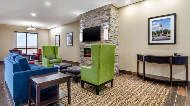<b>Comfort Inn & Suites Salina North Lobby</b>. Images powered by <a href="https://iceportal.shijigroup.com/" title="IcePortal" target="_blank">IcePortal</a>.