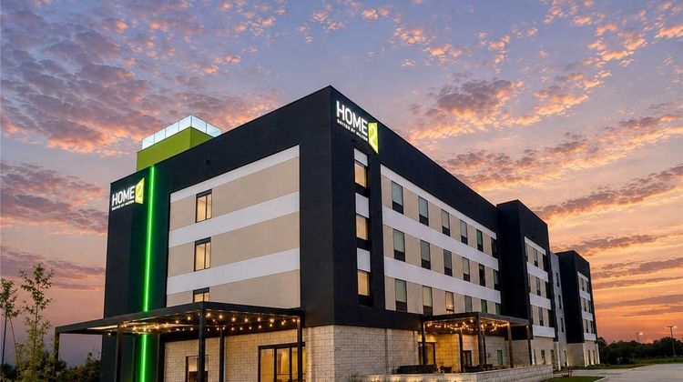 Home2 Suites by Hilton Wichita Exterior