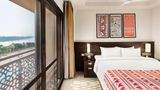 Ramada Encore By Wyndham Statue of Unity Room