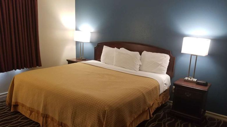<b>Days Inn and Suites by Wyndham Sikeston Room</b>. Images powered by <a href="https://iceportal.shijigroup.com/" title="IcePortal" target="_blank">IcePortal</a>.